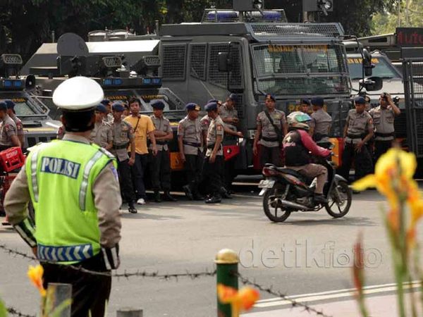 Polisi Full Team Berjaga di Bundaran HI