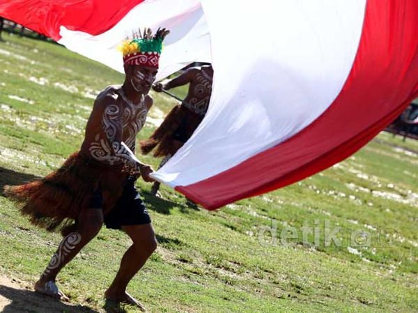 Perayaan 50 Tahun Kembalinya Papua Meriah