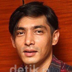 Abimana Aryasatya, Aktor yang Tak Pernah Tonton Filmnya Sendiri