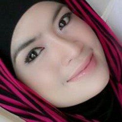 Yulia Rachman Kini Mantap Berhijab
