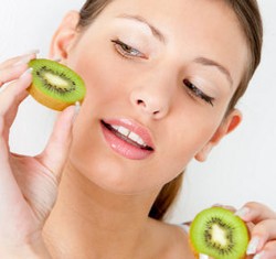 Mau Langsing & Awet Muda? Makan Kiwi Tiap Hari