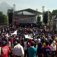 Ribuan Buruh di Pasuruan Teriakkan Outsourcing Haram