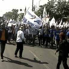 5.000 Buruh Pasuruan Serbu Surabaya, Lalin Pantura Pasuruan Macet
