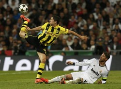 Madrid menang 2-0, tapi karena di leg pertama pekan lalu kalah telak 1-4 di kandang Dortmund, secara agregat skuat besutan Jose Mourinho masih kalah 3-4. REUTERS/Sergio Perez.