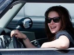 Kristen Stewart dan Mobil Pikap Bututnya