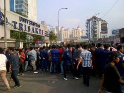 Peringati Hardiknas, Mahasiswa Trisakti Tuntut Peningkatan Mutu Pendidikan