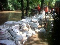 Tanggul Jebol, Kelurahan Pulo Kebayoran Baru Kebanjiran