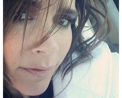 Foto: Belum Dandan, Victoria Beckham Pamer Rambut Kusut di Twitter