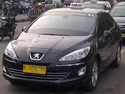 Wah Peugeot 408 di Semarang Jadi Taksi