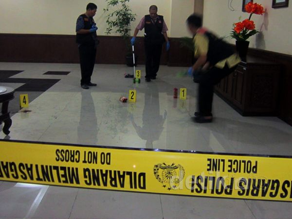 Kantor Rektorat Unsoed Dilempari Kembang Api