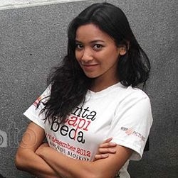 Sigi Senang Agni Pratistha Bertunangan dengan Ryan Anthony