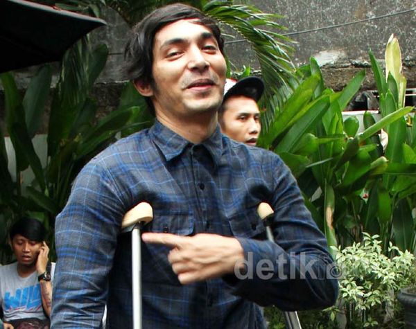 Abimana Aryasatya Cedera Saat Syuting