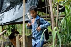 Beteguh, Guru Belia di Hutan Belantara dan Mimpi-mimpi Besarnya