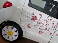 Mitsubishi Mirage Berkelir Batik dan Pelek Bunga