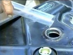 Di Tangan Tri Handoko, Sampah Plastik Disulap Jadi BBM