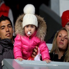 Suarez Selalu Dicereweti Istri untuk Jaga Sikap