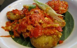 Amboi Lamaknyo! Sambal Jengkol Plus Sayur Ubi Tumbuk!