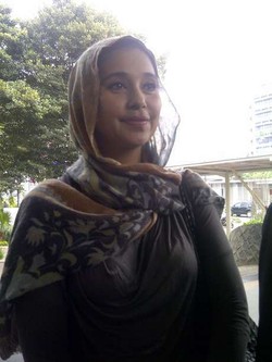 Ayu Azhari Siap Beberkan Bukti Transaksi Rekeningnya ke KPK