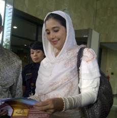 Tunjukkan Dirinya Bersih, Ayu Azhari Pamerkan Sekelebat Rekeningnya