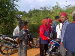 Mayat Mengenaskan Ditemukan Bocah SD di Pinggir Jalan