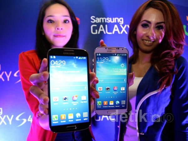 Wajah Sumringah Pemilik Galaxy S4 Pertama