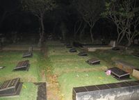 Seramnya Kuburan Jeruk Purut di Malam Hari