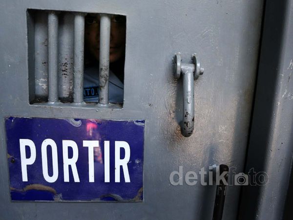 Susno Ditahan di Lapas Cibinong