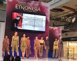 Koleksi Etnik Warna Alam Stephanus Hamy Buka Fashiontastic 2013 di PIM