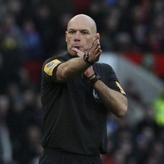 Howard Webb Kembali Pimpin MU vs Chelsea