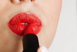 Maksud Hati Ingin Cantik Pakai Lipstik, Malah Kena Risiko Kanker