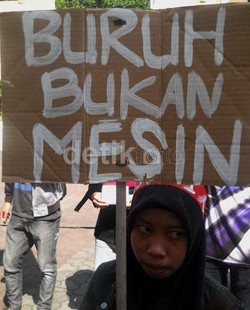 Buruh yang Diperbudak di Tangerang Akhirnya Melepas Rindu Bersama Keluarga