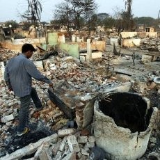 Warga Muslim Myanmar Barikade Desanya untuk Antisipasi Serangan