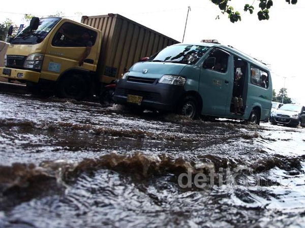Pipa PAM Bocor, Jalan Karet Tengsin Tergenang