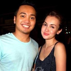 Rianti Cartwright Masih Menunggu Saat Kehamilannya Tiba