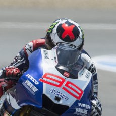 Diwarnai Crash Tiga Pebalap Top, Lorenzo Pole di Jerez