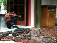 Dua Masjid Ahmadiyah Dirusak Massa