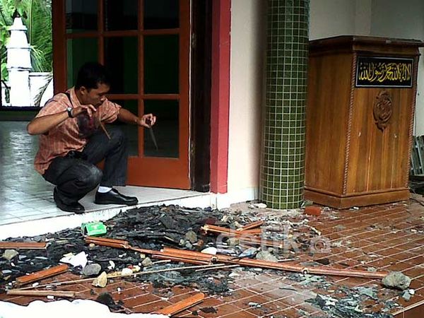 Dua Masjid Ahmadiyah Dirusak Massa