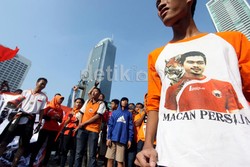 Aksi demo yang berlangsung dari pukul 07.00 WIB pagi, berlangsung damai dan tertib.