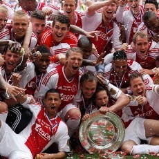 Hantam Willem II, Ajax Juara Liga Belanda