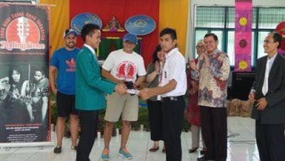 Penyerahan 1000 Gitar Untuk Anak Indonesia di Padang