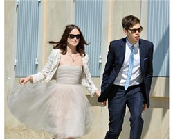 Menikah, Keira Knightley Pakai Gaun Bekas