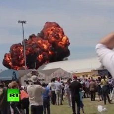 Jet Tempur Spanyol Tabrak Hangar & Meledak Saat Berakrobat di Udara