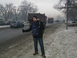 Modal Jempol, Turis Ini Keliling Dunia Gratis