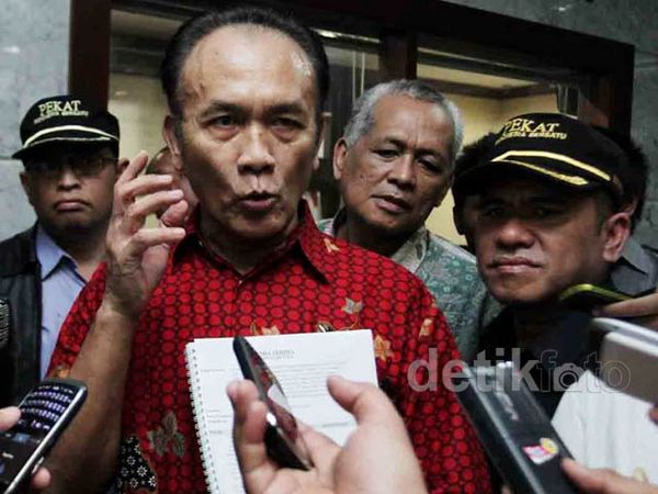 Arogansi Parpol Digugat ke MK