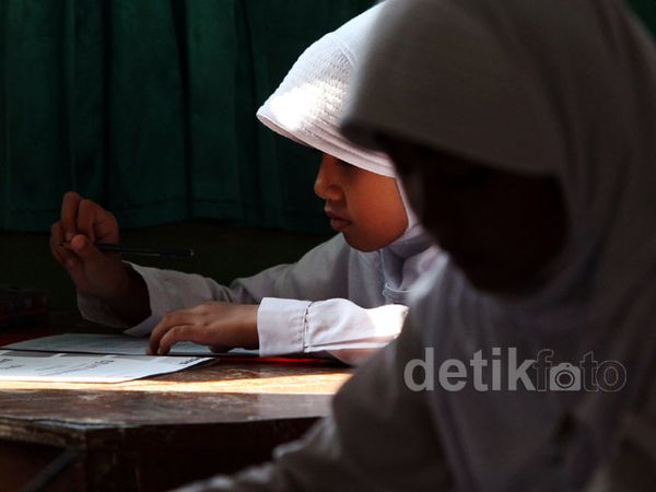 UN SD di Bekasi Berlangsung Tertib