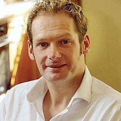 Aktor Inggris Klaim Dirinya Ayah Anak-anak Michael Jackson