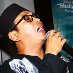 Kisah Bandel Uje, Panjat Genteng karena Malu Pulang Dugem