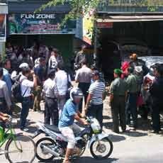 Pintu Bengkel Motor Dilas Tolak Dieksekusi