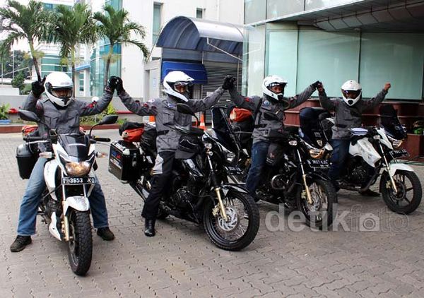 4 Pengendara Eksplorasi 7 Danau Sumatera