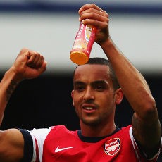 Wenger Akan Terus Tempatkan Walcott di Sayap